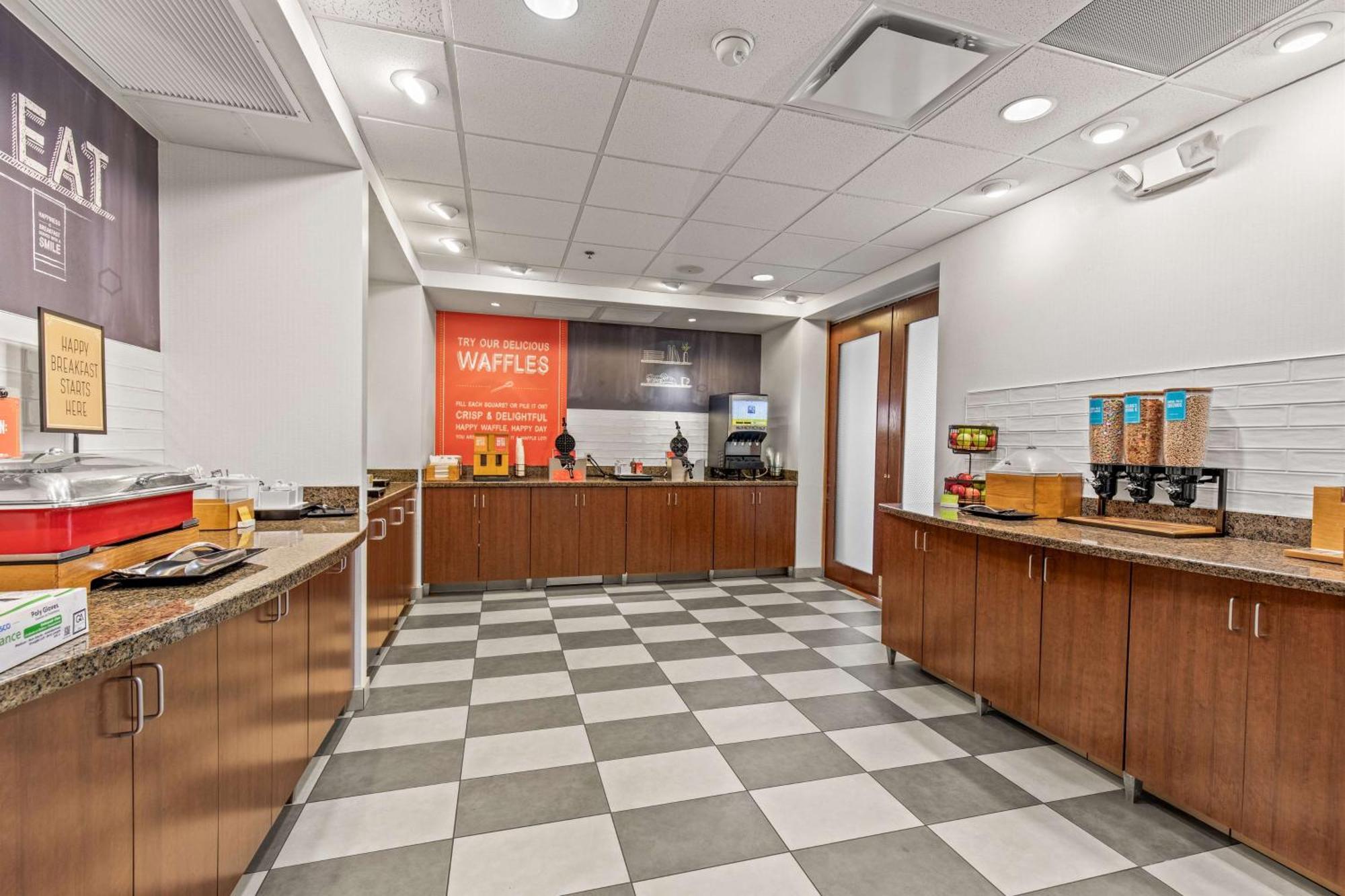 Hampton Inn Denver Northeast-Brighton Exterior photo